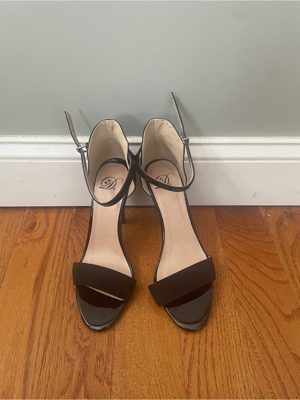 Heeled Ankle Strap Sandals in Black